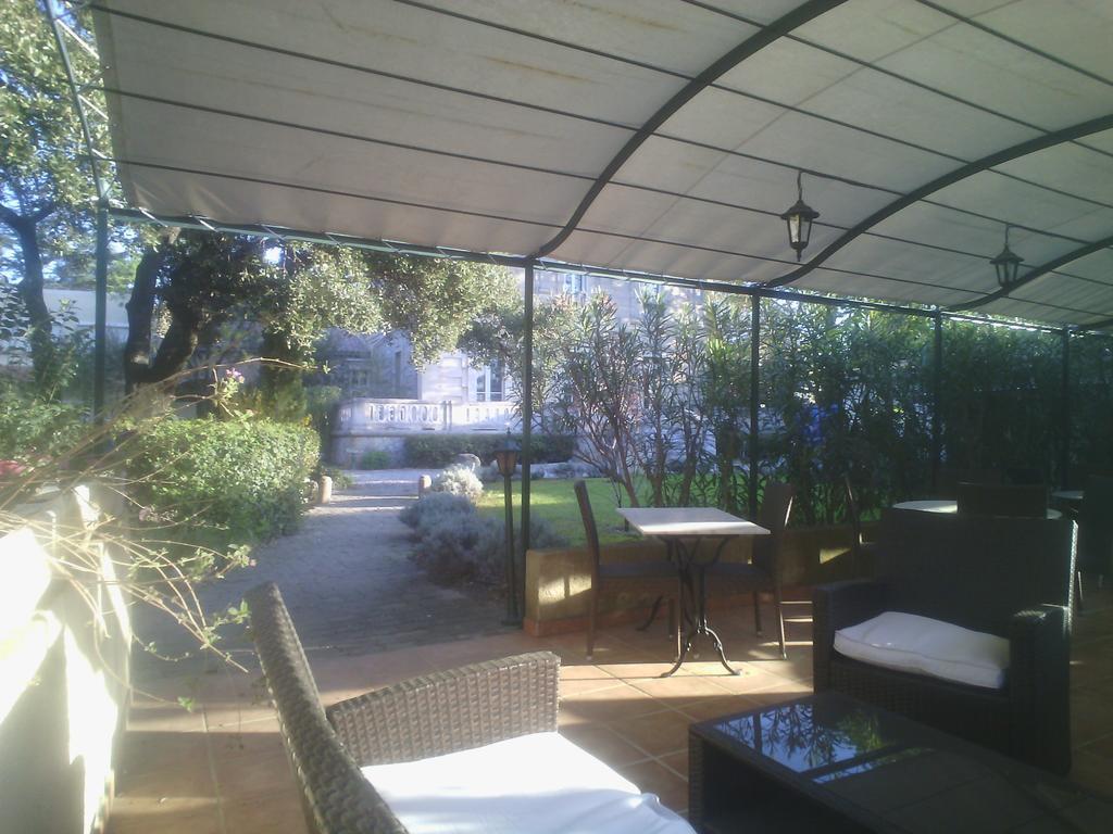 Logis Hotel - Restaurant Residence Les Cedres Villeneuve-lès-Avignon 외부 사진