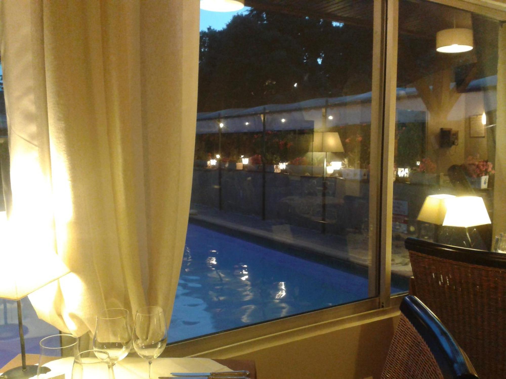 Logis Hotel - Restaurant Residence Les Cedres Villeneuve-lès-Avignon 외부 사진