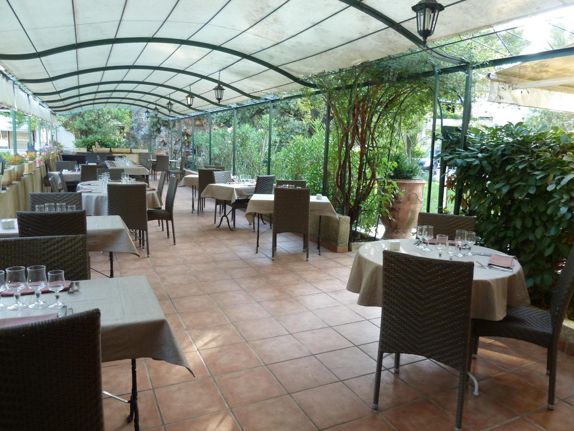 Logis Hotel - Restaurant Residence Les Cedres Villeneuve-lès-Avignon 외부 사진