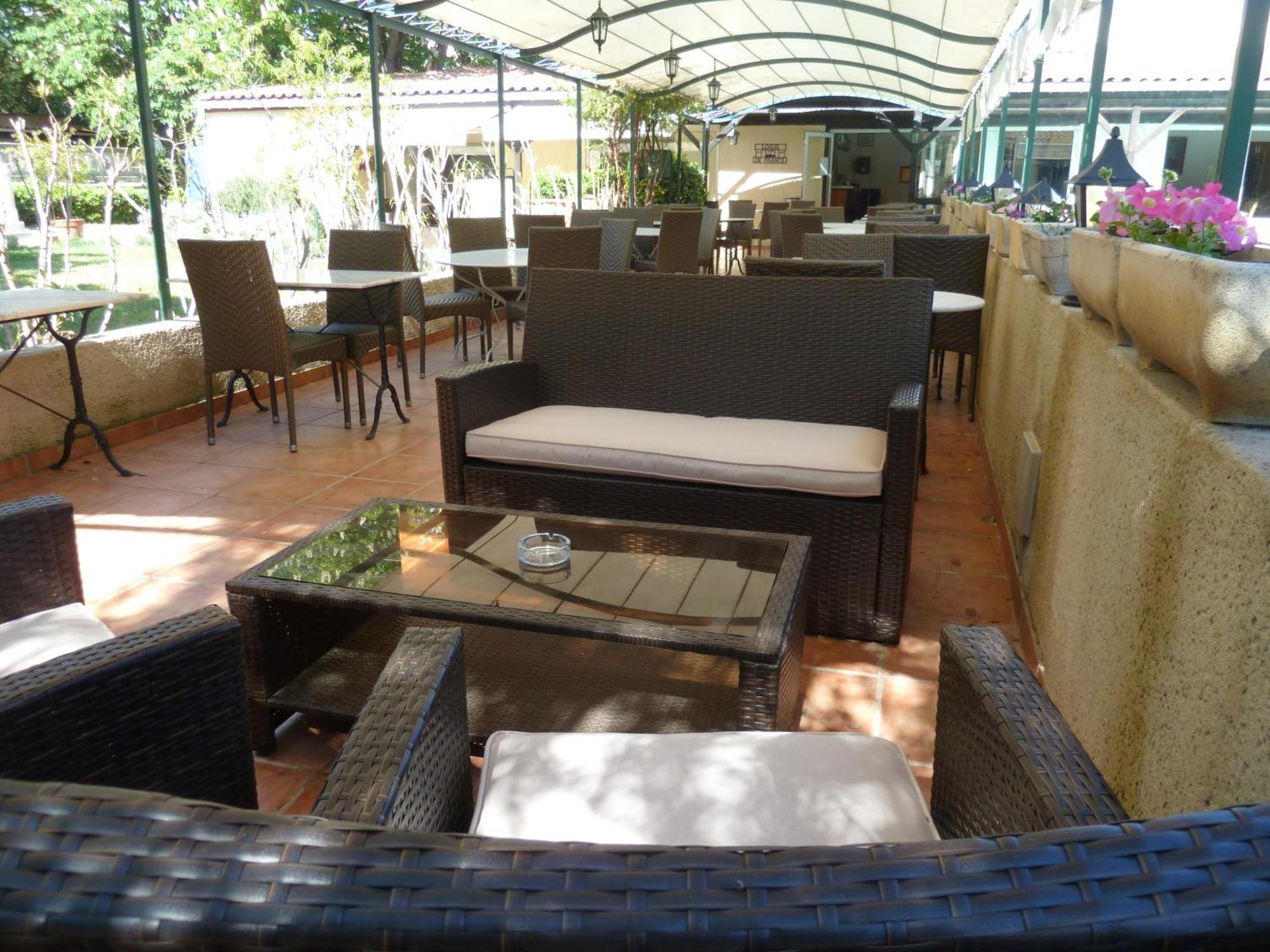 Logis Hotel - Restaurant Residence Les Cedres Villeneuve-lès-Avignon 외부 사진