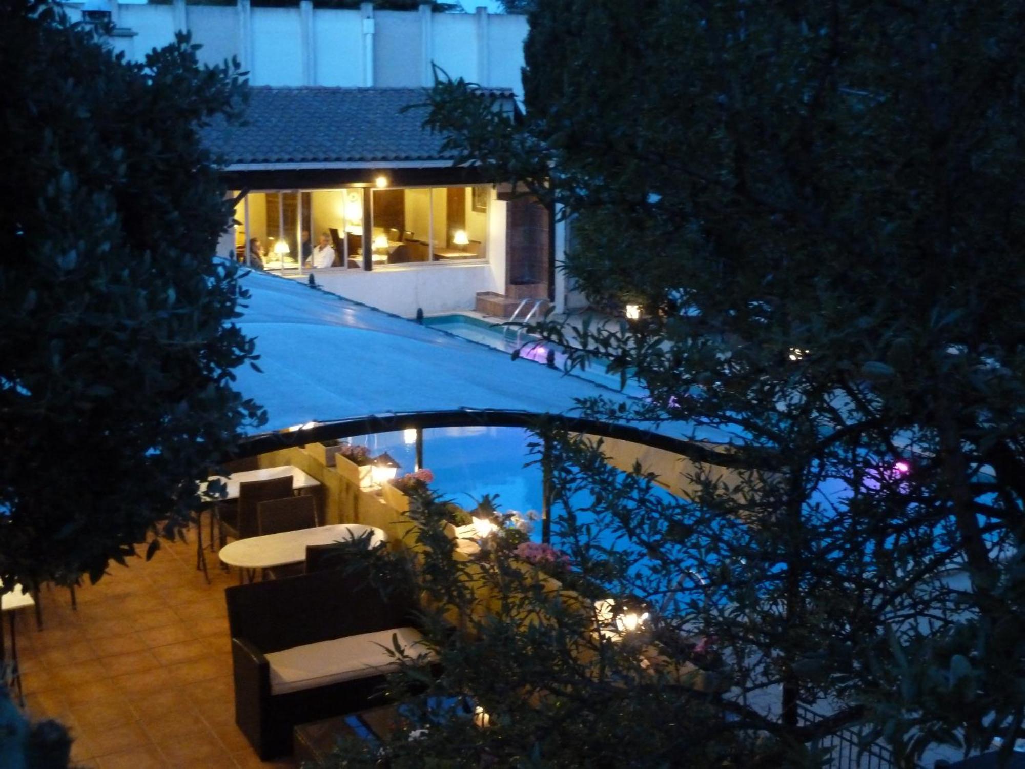 Logis Hotel - Restaurant Residence Les Cedres Villeneuve-lès-Avignon 외부 사진