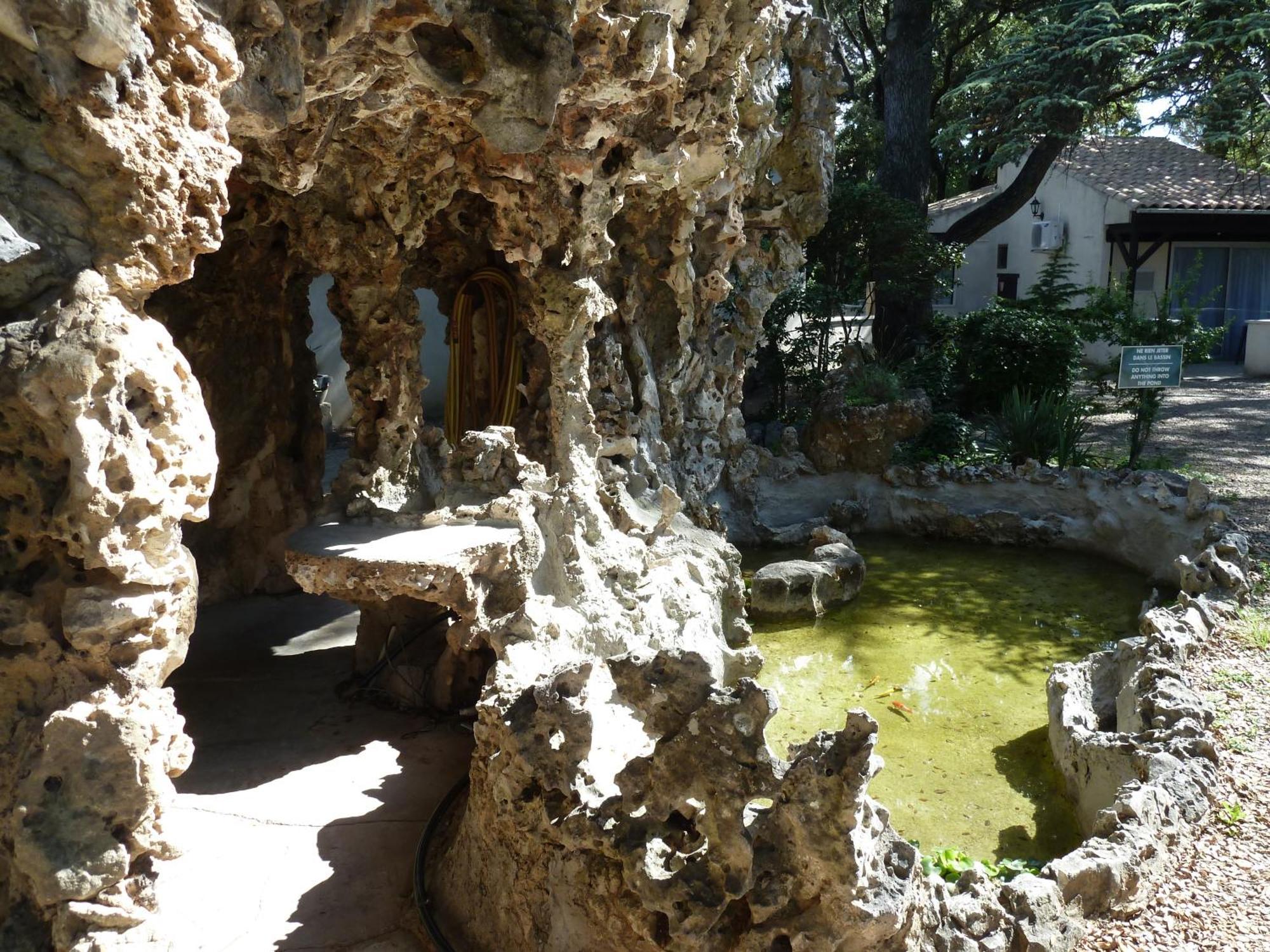 Logis Hotel - Restaurant Residence Les Cedres Villeneuve-lès-Avignon 외부 사진