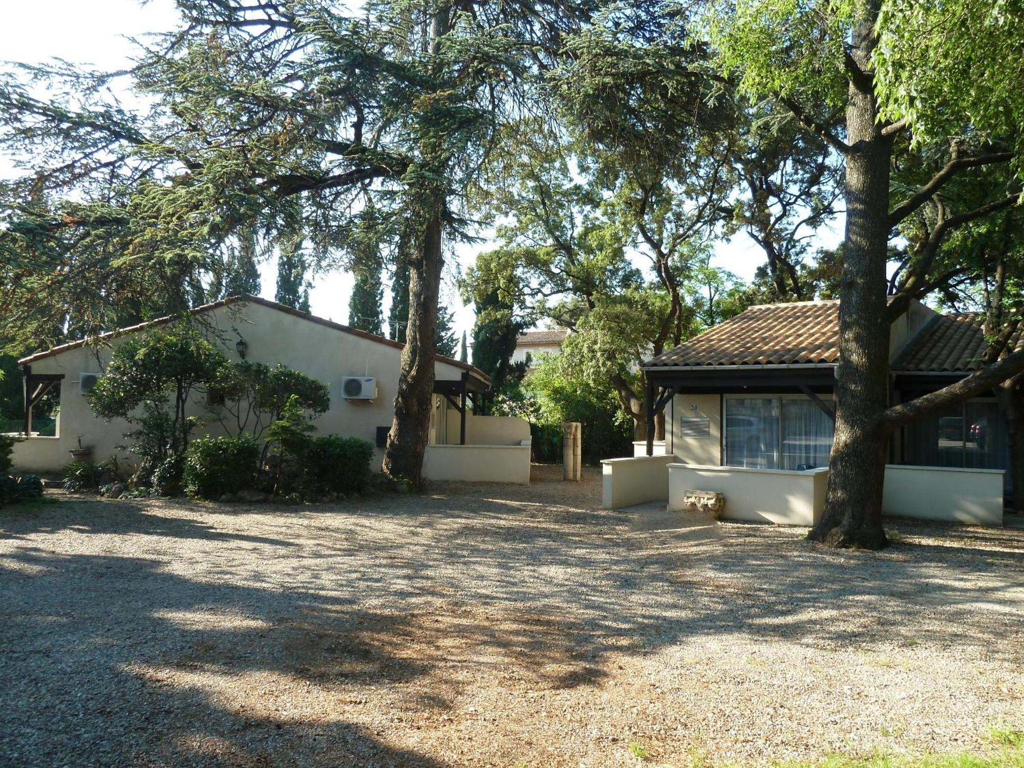Logis Hotel - Restaurant Residence Les Cedres Villeneuve-lès-Avignon 외부 사진