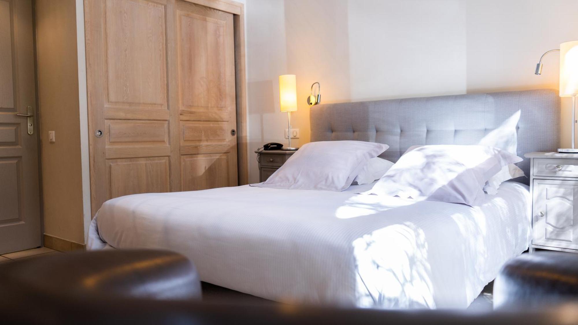 Logis Hotel - Restaurant Residence Les Cedres Villeneuve-lès-Avignon 외부 사진