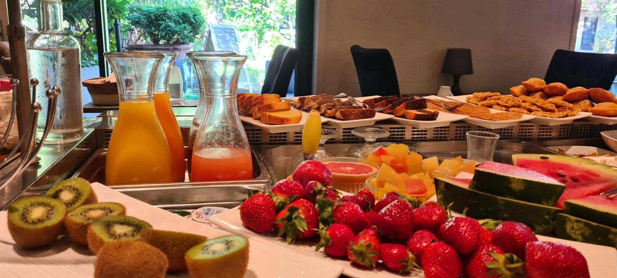 Logis Hotel - Restaurant Residence Les Cedres Villeneuve-lès-Avignon 외부 사진
