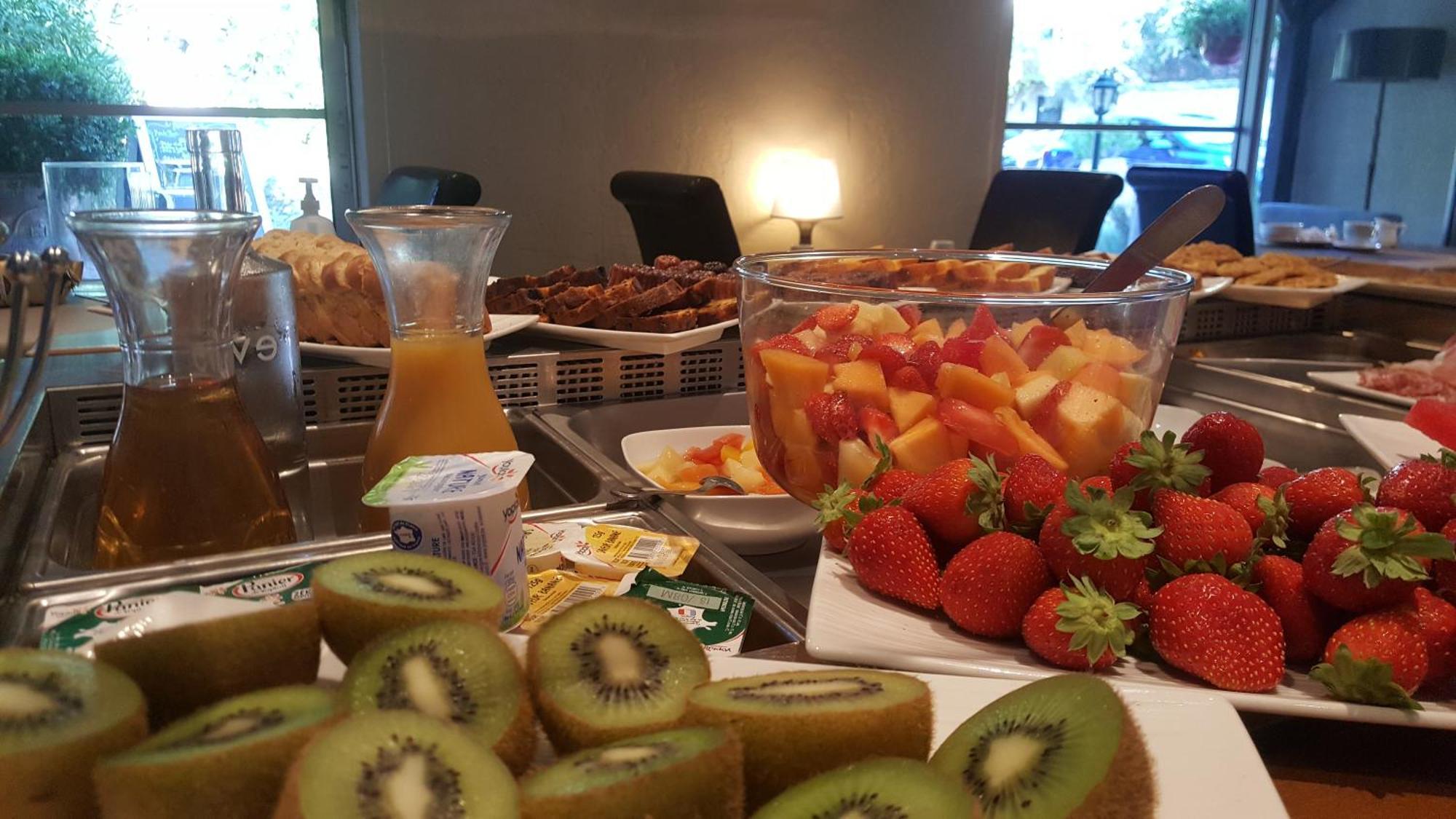 Logis Hotel - Restaurant Residence Les Cedres Villeneuve-lès-Avignon 외부 사진