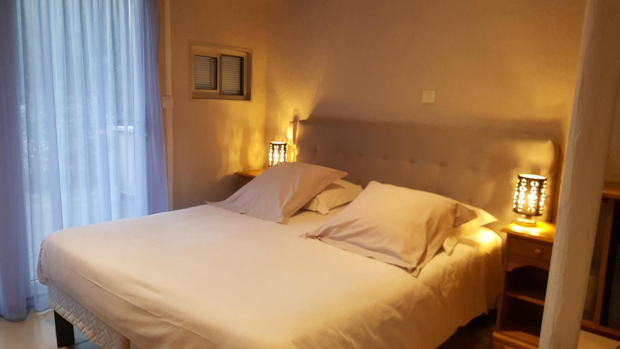Logis Hotel - Restaurant Residence Les Cedres Villeneuve-lès-Avignon 외부 사진