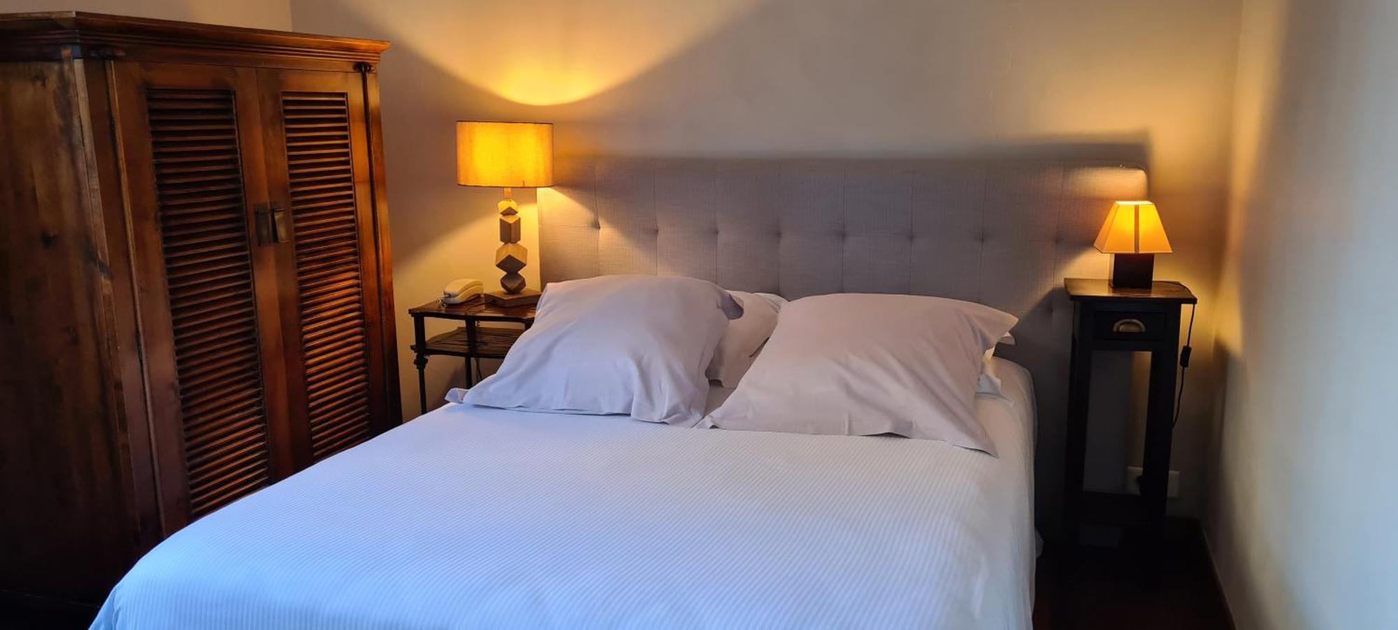 Logis Hotel - Restaurant Residence Les Cedres Villeneuve-lès-Avignon 외부 사진