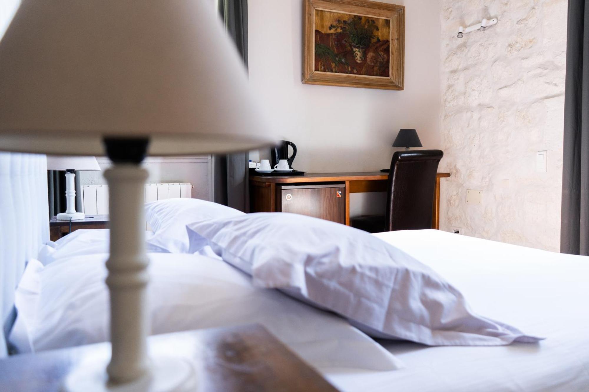Logis Hotel - Restaurant Residence Les Cedres Villeneuve-lès-Avignon 외부 사진