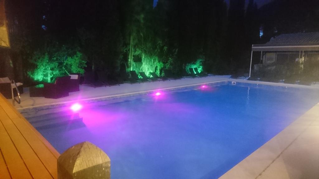 Logis Hotel - Restaurant Residence Les Cedres Villeneuve-lès-Avignon 외부 사진