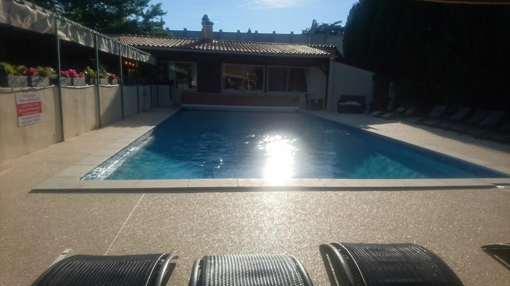 Logis Hotel - Restaurant Residence Les Cedres Villeneuve-lès-Avignon 외부 사진