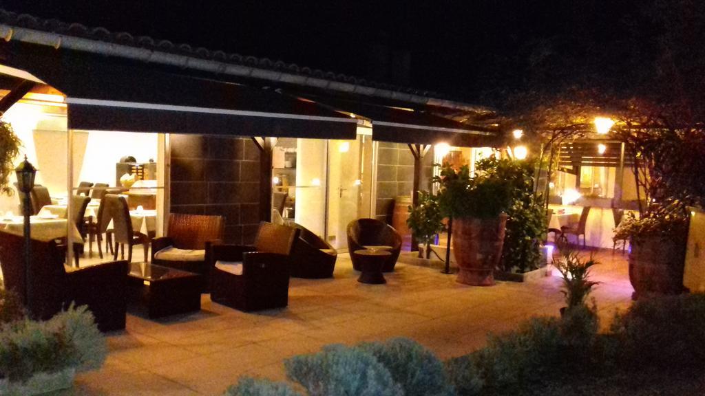 Logis Hotel - Restaurant Residence Les Cedres Villeneuve-lès-Avignon 외부 사진