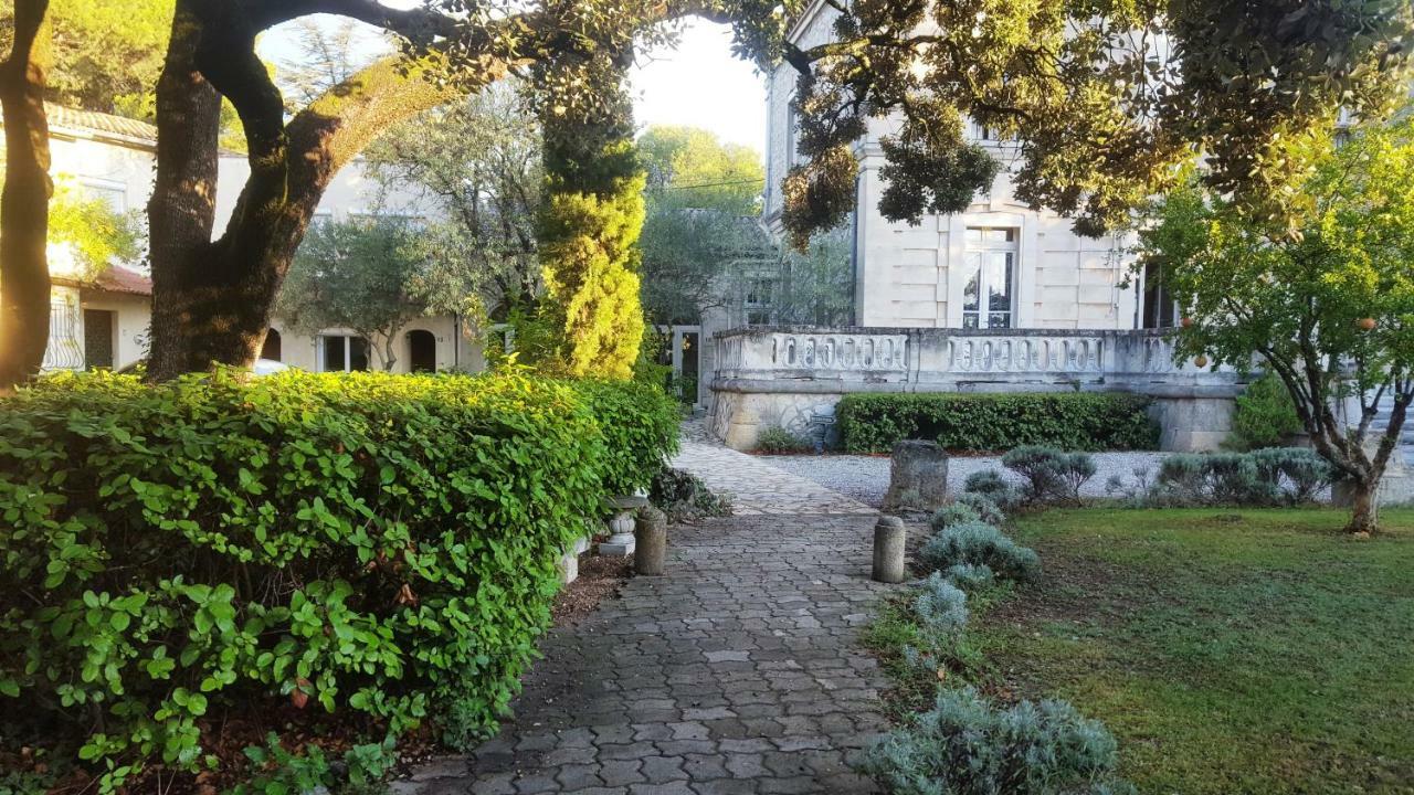 Logis Hotel - Restaurant Residence Les Cedres Villeneuve-lès-Avignon 외부 사진